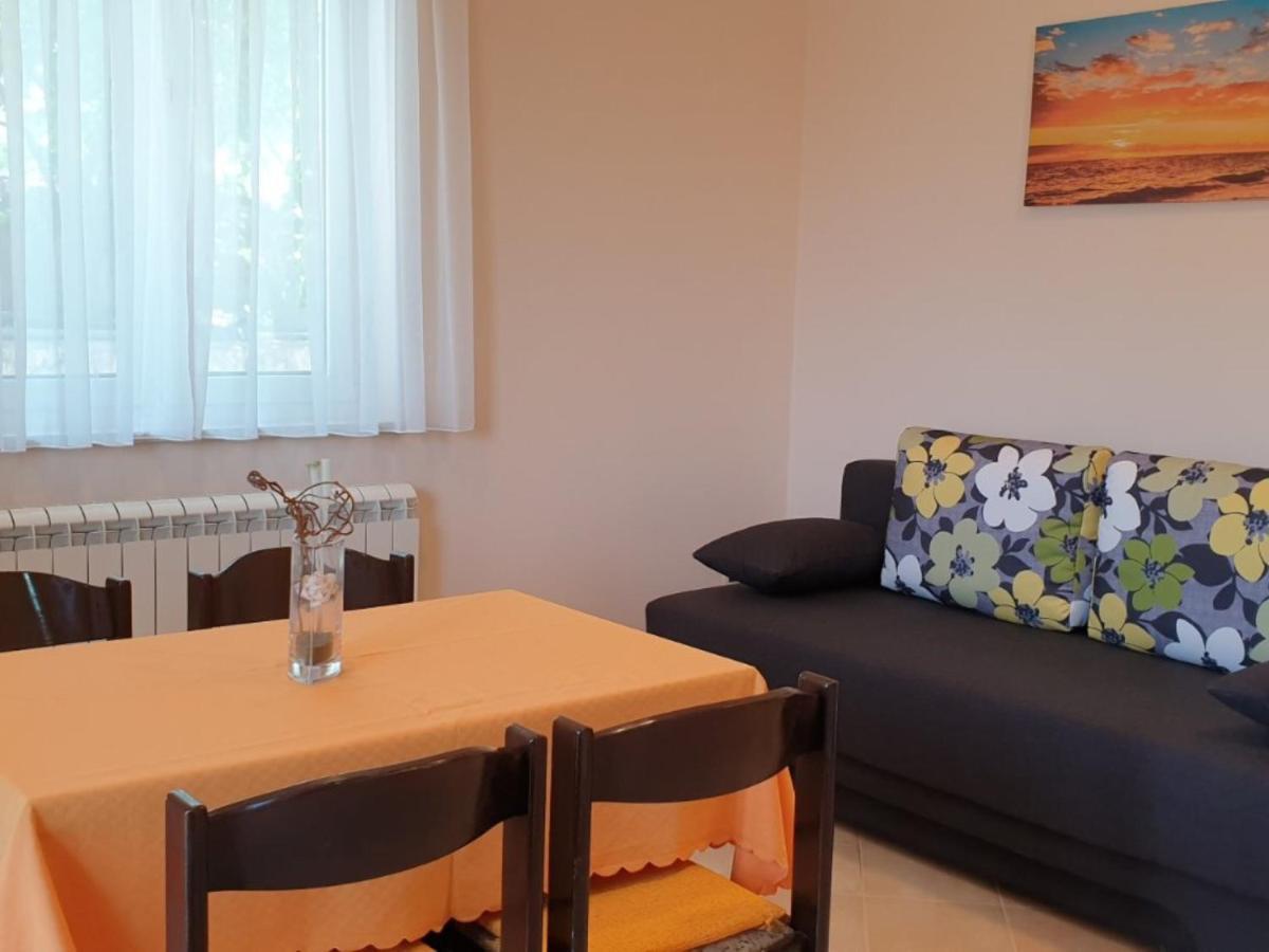 Apartment Jf Rezine 洛夫兰 外观 照片